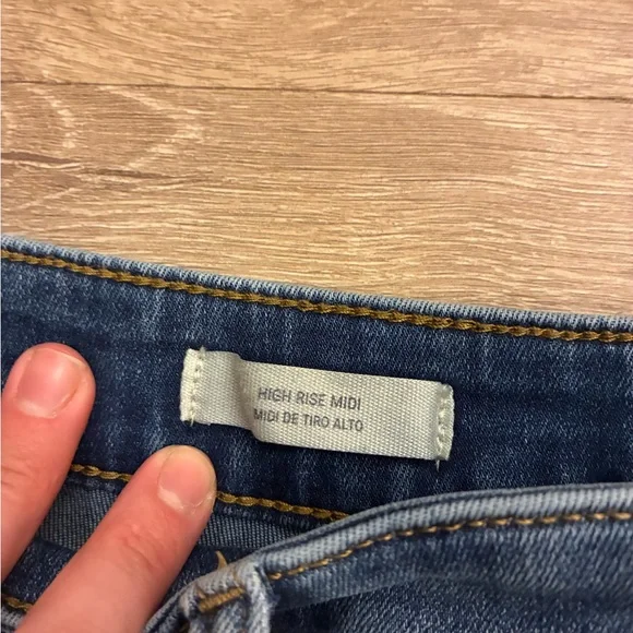 Universal Thread Blue Distressed Jean Shorts - Picture 3 of 4